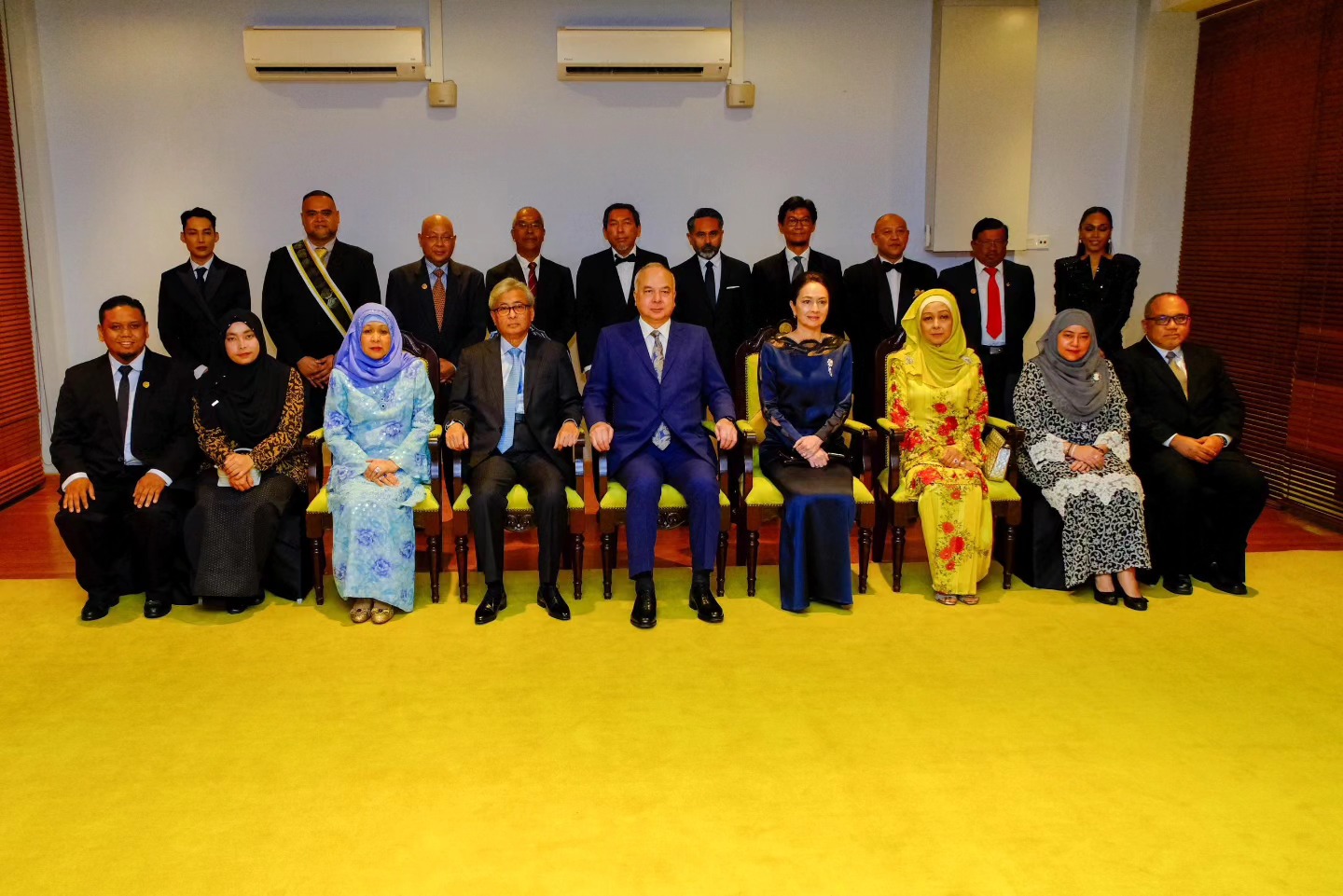 Sultan Perak berkenan berangkat ke Majlis Makan Malam Amal Kelab Bakti ...